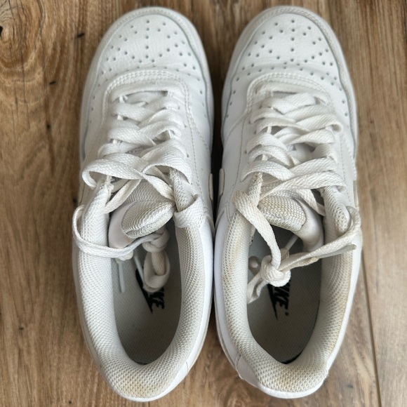 Nike Women’s Court Vision Low White Sneakers Sleek Design - Picture 3 of 8